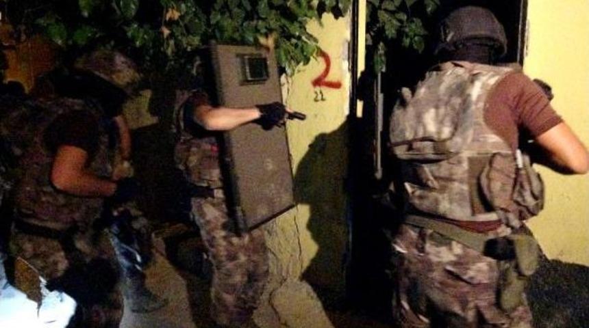 Adana'da Merkezli 3 Ilde Uyuşturucu Operasyonu: 18 G&ouml;zaltı