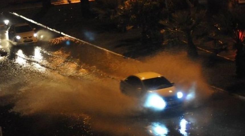 Ak&ccedil;akoca&rsquo;da Sağanak Yağış