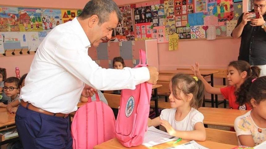 Belediyeden &Ouml;ğrencilere Kırtasiye Yardımı