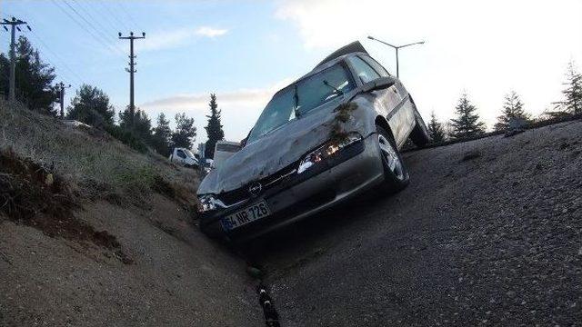 Uşak’ta Buzlanan Yolda Faciadan Dönüldü: 11 Yaralı