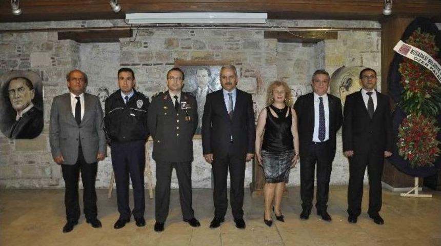 Kuşadası&rsquo;nda Atat&uuml;rk Resimleri Sergisi A&ccedil;ıldı