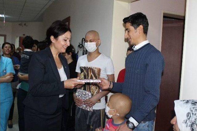 Chp&rsquo;li Kadınlardan L&ouml;semili &Ccedil;ocuklara Destek 1