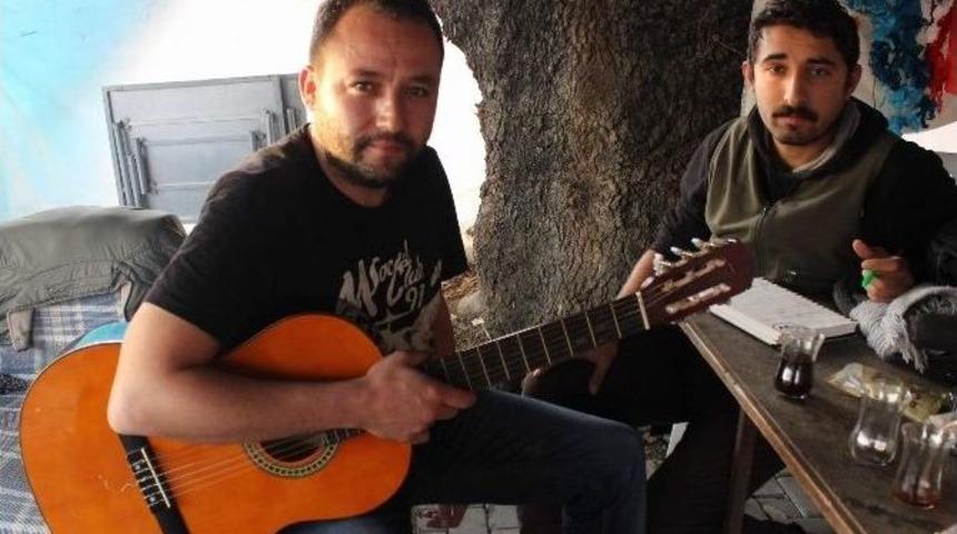 (&ouml;zel Haber) Kesilen Zeytin Ağa&ccedil;ları İ&ccedil;in Şarkı Besteledi