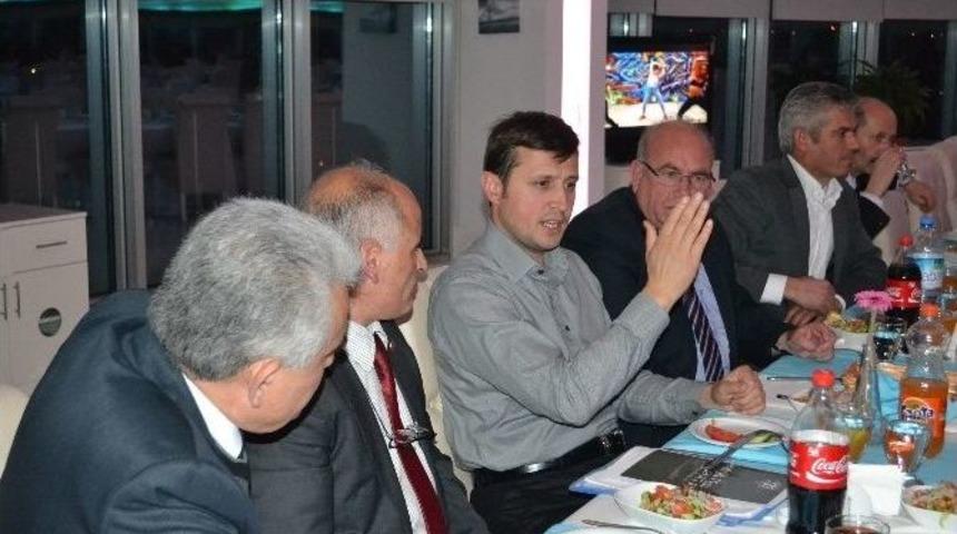 &Ccedil;erkezk&ouml;y Belediye Başkanı Vahap Akay, Muhtarların Sıkıntılarını Dinledi