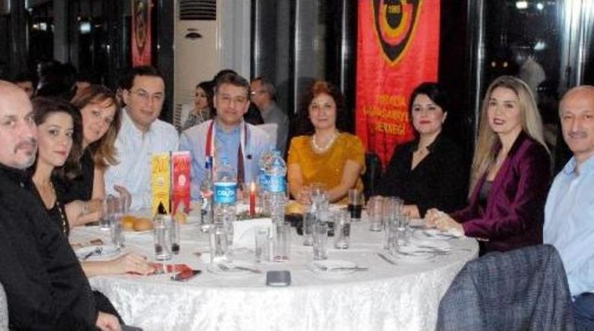 Galatasaray- Fenerbah&ccedil;e Derbisinin Topu 5 Bin Liraya Satıldı