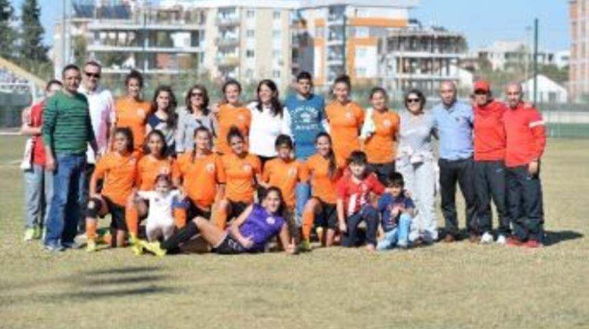 Muratpaşalı Kızlar Deplasmandan Puanla D&ouml;nd&uuml;