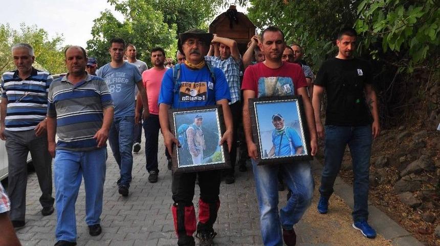 Tur Minib&uuml;s&uuml; Kazasında Hayatını Kaybeden &Ccedil;etin Toprağa Verildi