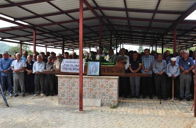 Tur Minibüsü Kazasında Hayatını Kaybeden Çetin Toprağa Verildi