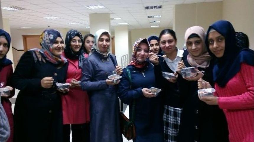 Mardin M&uuml;ft&uuml;l&uuml;ğ&uuml;&rsquo;nden Vatandaşlara Aşure Dağıtımı