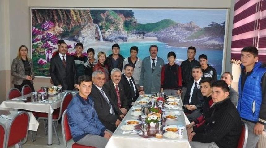 Kırkağa&ccedil;&rsquo;ta 200 Kişilik &Ouml;ğrenci Yurdu Hizmete Girdi