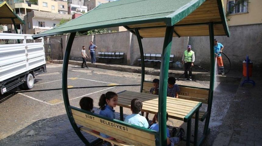 Siirt Belediyesinden Okul, Cami Ve Kurumlara Kamelya Desteği