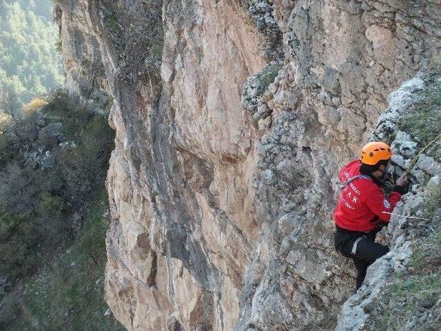 (&ouml;zel Haber) Kayalıklarda Mahsur Kalan Ke&ccedil;iler 10 G&uuml;n Sonra Kurtarıldı 1