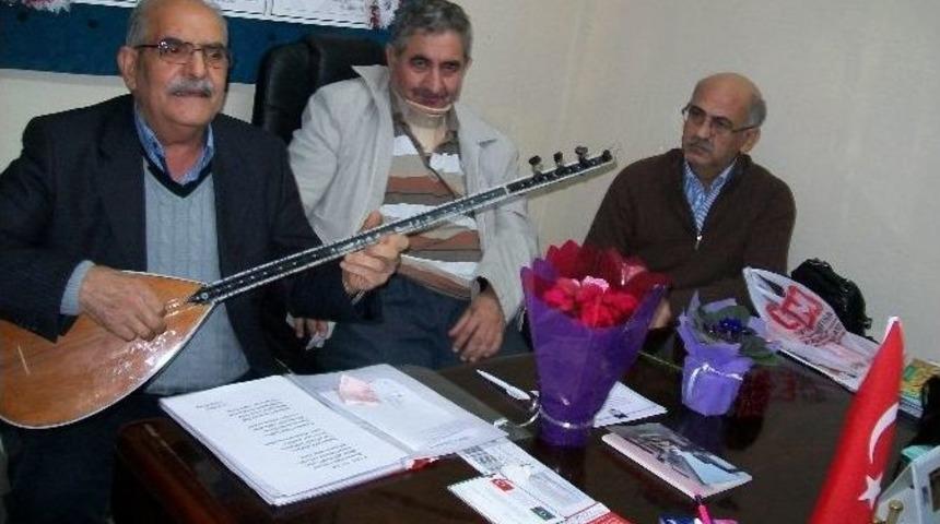 Esyoder &Uuml;yeleri Eserlerini Şehitler İ&ccedil;in Okudu