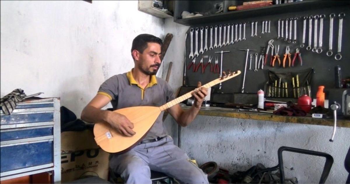 Konservatuvar Hayalinden Vazge&ccedil;erek Kardeşlerini Okutuyor