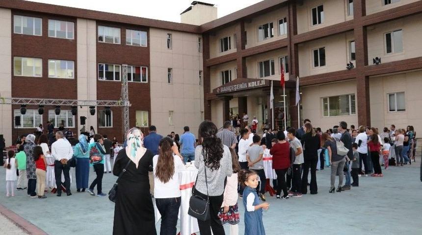Bah&ccedil;eşehir Kolejinden M&uuml;zikli A&ccedil;ılış