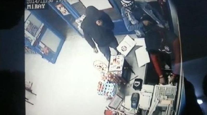 Silahlı Soygunculara Bozuk Para S&uuml;rprizi