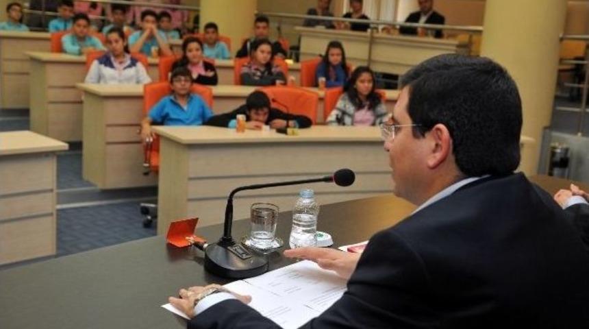 T&uuml;t&uuml;nc&uuml; 15 Bin &Ouml;ğrenci İle Y&uuml;z Y&uuml;z&uuml; G&ouml;r&uuml;şt&uuml;