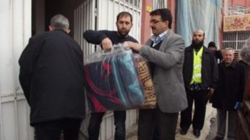 Suriyelilere 2 Bin Battaniye Dağıtıldı