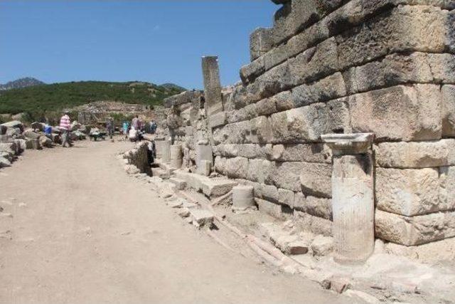 Kibyra Antik Kenti'nde Kazılar Ana Caddede Yoğunlaştı