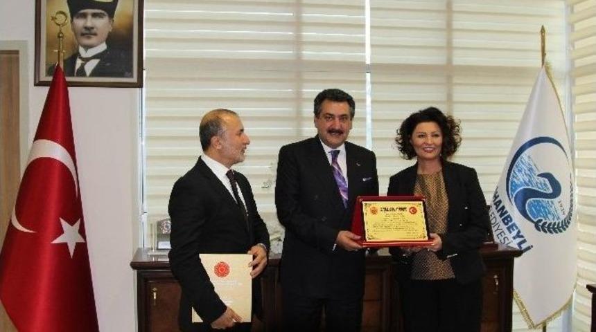 Başkent Platformundan Başkan Kale&rsquo;ye Plaket