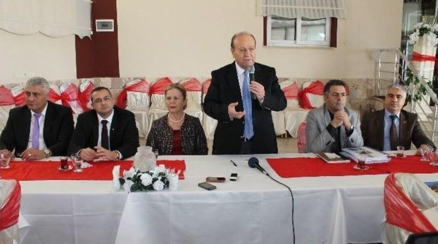 &Ouml;zakcan: "b&uuml;y&uuml;kşehir Belediyesi İle Etle Tırnak Gibiyiz"