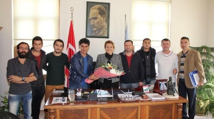 Zeytinalanı Gen&ccedil;lik Spor Derneği&rsquo;nden Başkan Uyar&rsquo;a Ziyaret