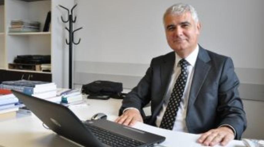 Do&ccedil;.dr. Ak&ccedil;aoğlu: "ab Hedefi İ&ccedil;in Ekonomik Refahta İlerleme Sağlanmalı"