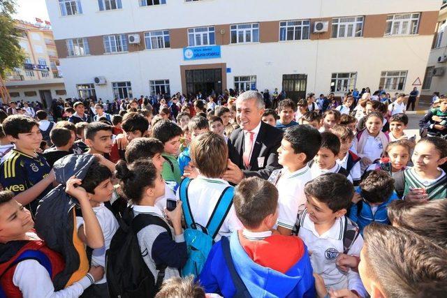 4 Bin &Ouml;ğrenciye &Ccedil;anta Ve Kırtasiye Yardımı 2