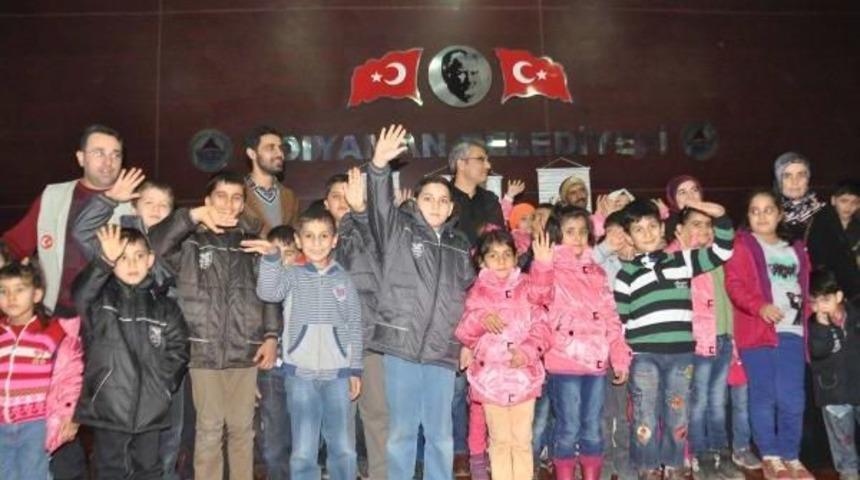 Adıyaman'da 200 Yetim Ve &Ouml;ks&uuml;z &Ccedil;ocuğa Kışlık Giysi Yardımı