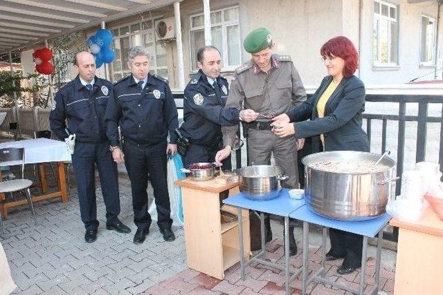 Kumluca Emniyeti&rsquo;nden Aşure İkramı 2