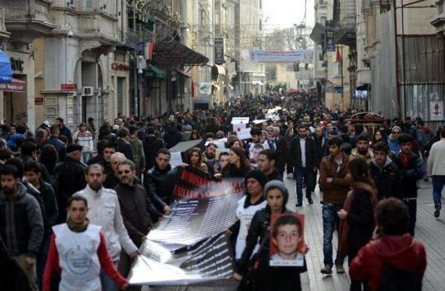 Uludere’Nin Yıldönümünde İstiklal Caddesi’Nde Tabutlu Eylem