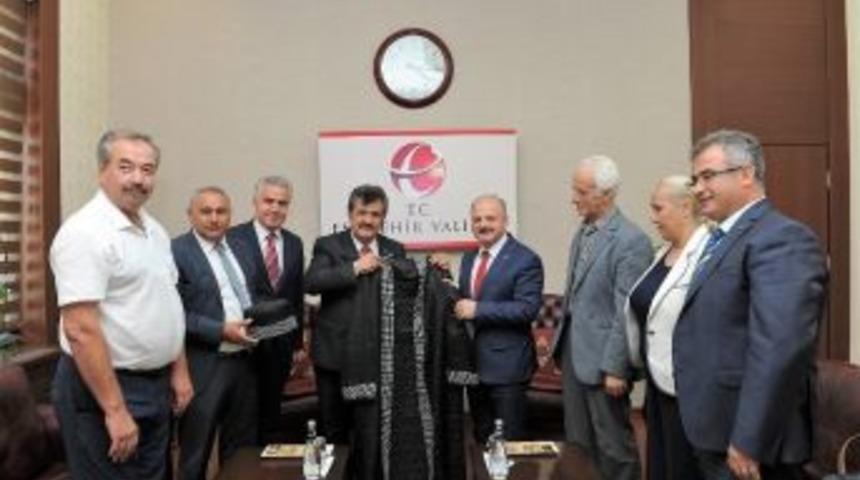 Ahiler Vali &Ccedil;akacak&rsquo;ı Makamında Ziyaret Etti