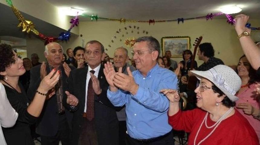 Kuşadası Huzurevinde Erken Yeni Yıl Kutlaması