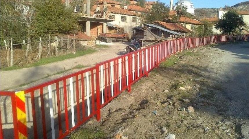 Derelerin Kenarlarına Korkuluk Yapılıyor