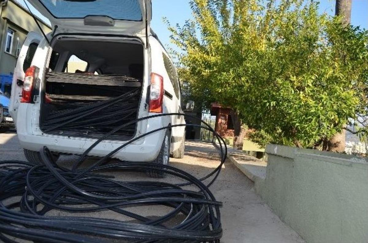 Kablo Hırsızları Su&ccedil;&uuml;st&uuml; Yakalandı