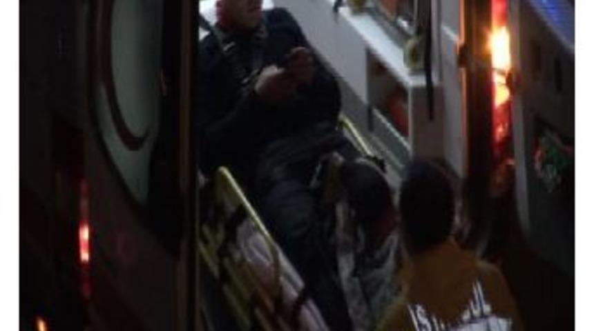 Motosikletiyle Sol Şeritteki Ara&ccedil;ları Sollarken Canından Oluyordu