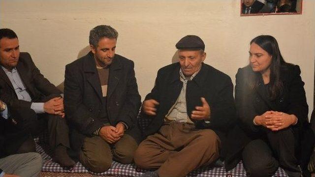 Eş Başkanlardan Tutuklu Ailelerine Ziyaret 1