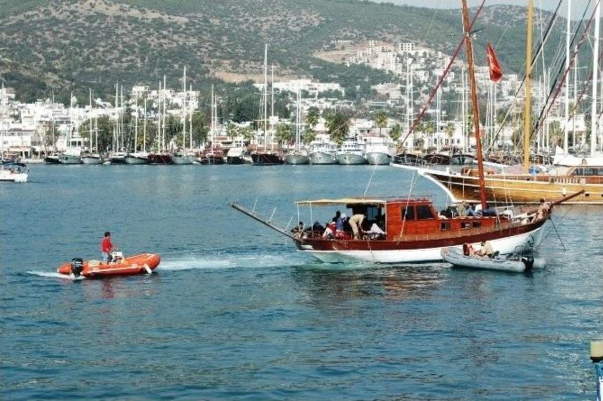 Tekne Kaptanı Suriyeli 56 G&ouml;&ccedil;meni &Ouml;l&uuml;me Terk Etti