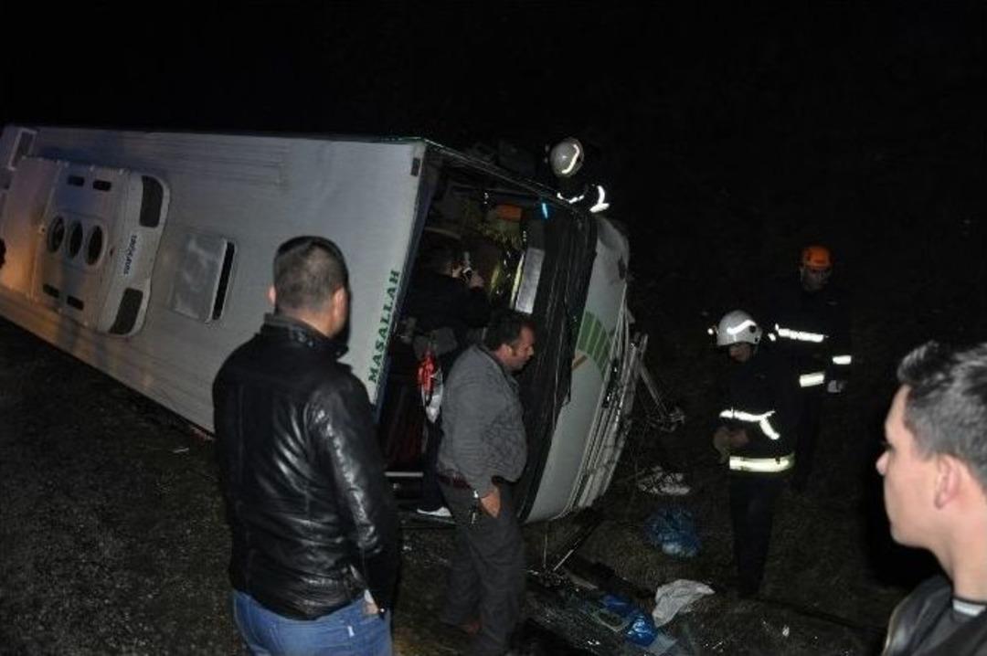 Kaplıca D&ouml;n&uuml;ş&uuml; Otob&uuml;s Yan Yattı: 13 Yaralı