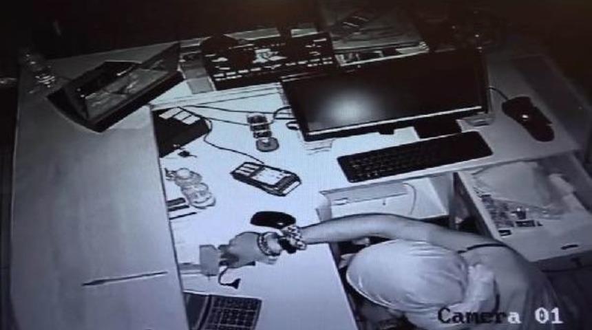 Hırsızın Pişkinliği Polisi  Ile Dükkan Sahiplerini Şaşırttı