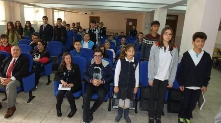Burhaniye&rsquo;de &Ouml;ğrenciler Sandık Başına Gitti