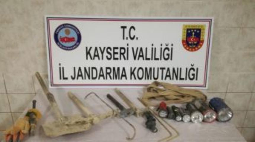Kaçak Kazı Yapan 6 Kişi Yakalandı