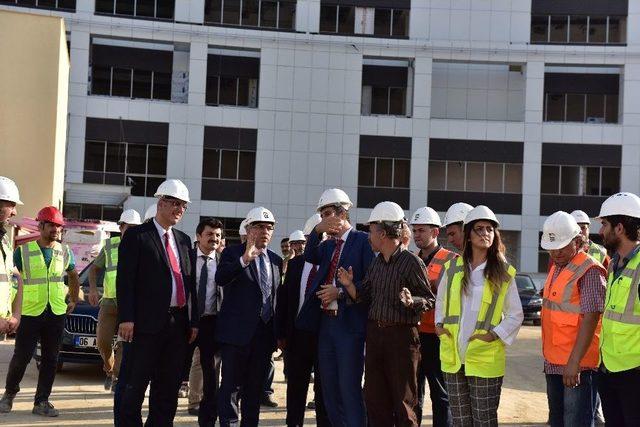 Toki Başkanı Ergün, Seyrantepe Ve Sultanbeyli Hastane İnşaatlarını Ziyaret Etti