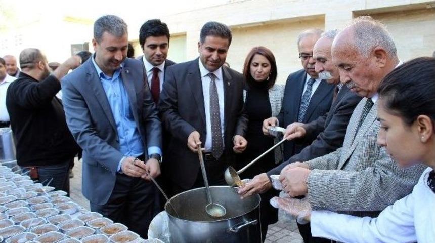 Ak Parti Aşure Dağıttı
