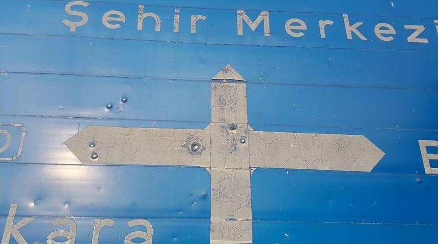 Yönlendirme Tabelalarına Kurşun Yağmuru