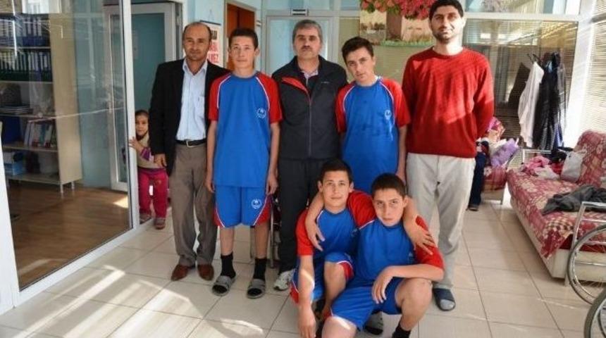 Selendi&rsquo;de Engelli &Ouml;ğrencilere Destek