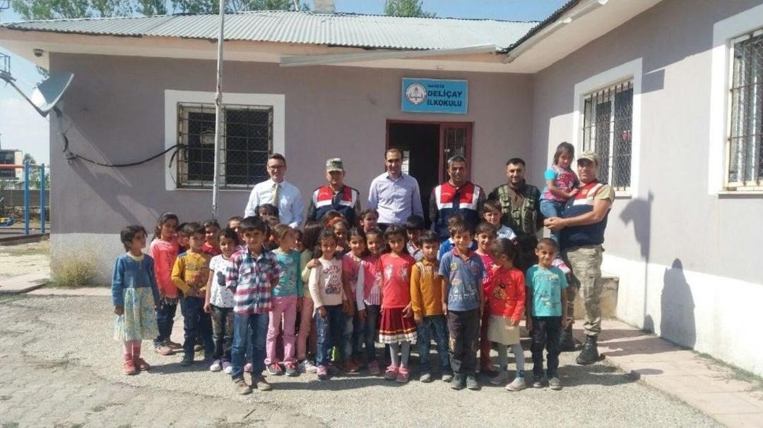 Jandarmadan &lsquo;okul G&uuml;venliği&rsquo; Uygulaması