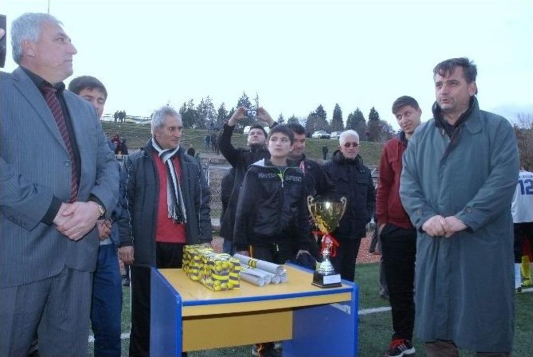 Şampiyon Uluoymak 1 Eyl&uuml;lspor Ligin Son Ma&ccedil;ında Kupasını Aldı