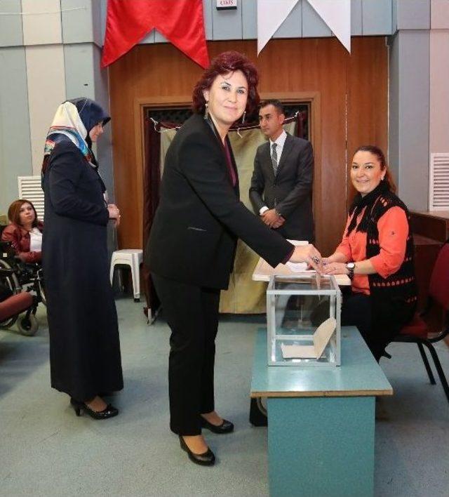 Kadın Meclisi&rsquo;nde Se&ccedil;im Heyecanı 2