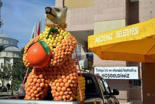 Eş Başkanlar Vatandaşa Portakal Suyu Dağıttı 1